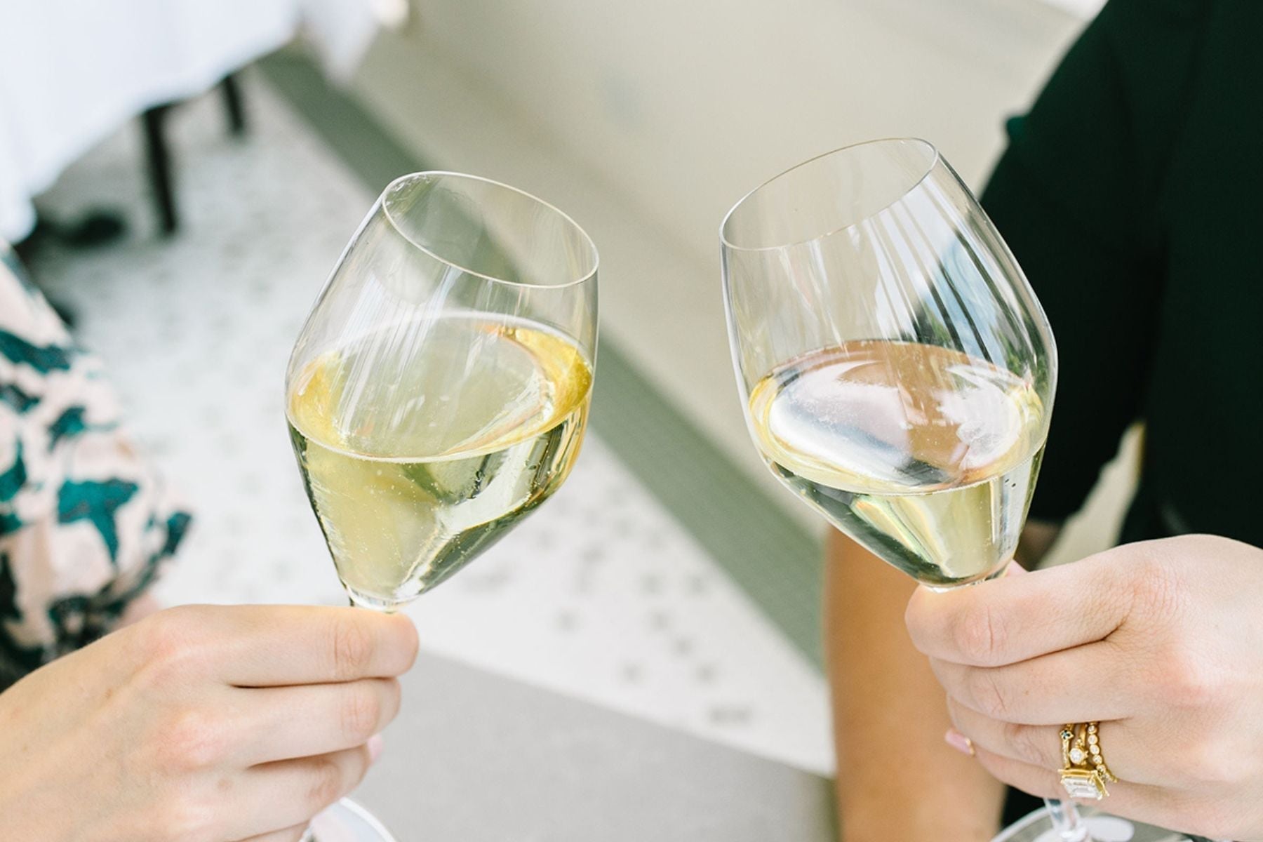 clinking champagne flutes